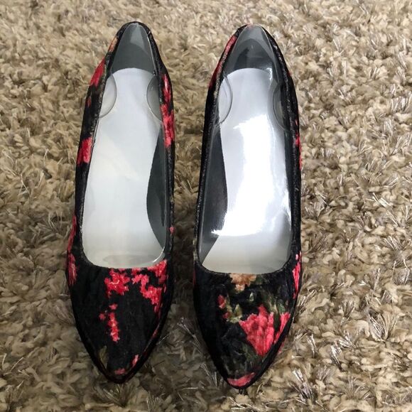 Aldo velvet floral wedge size 8 - Picture 3 of 5